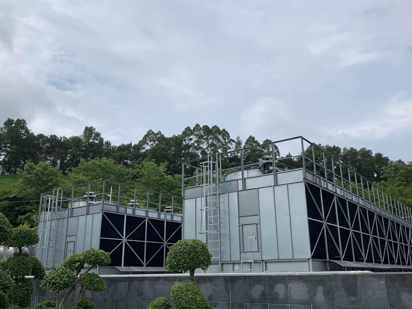 冷却塔厂讲述闭式冷却塔有什么优势,闭式冷却塔原理图